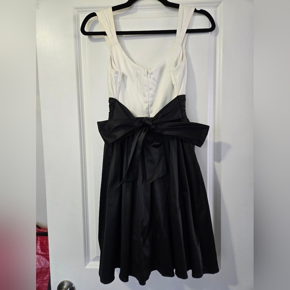 Size 3 White & Black Le Chateau A-line Formal Mini Dress - Picture 7 of 7